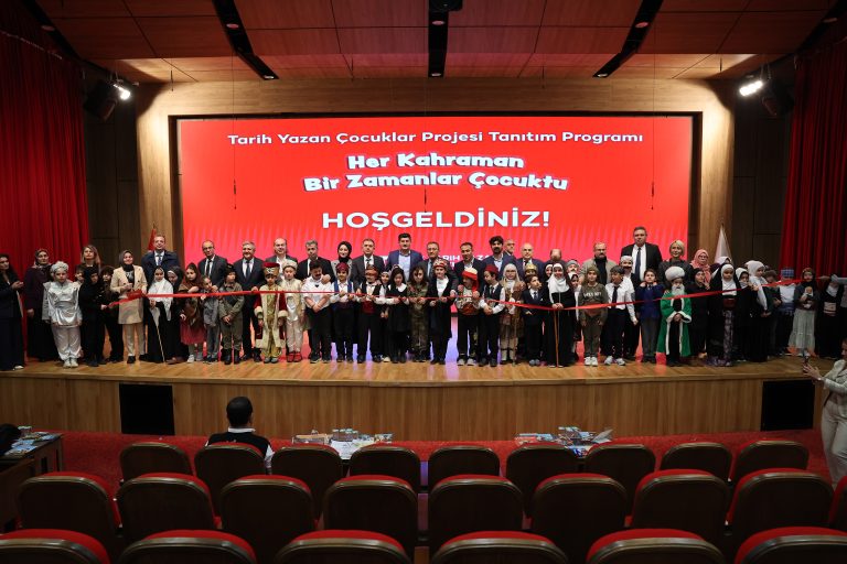 Tarih Yazan Çocuklar Bağcılar'da Projesi Tanıtım Programı