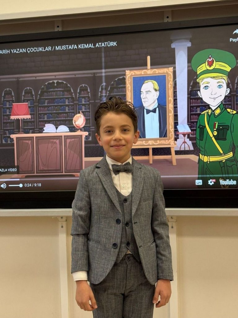 Tarih Yazan Çocuklar Mustafa Kemal Atatürk