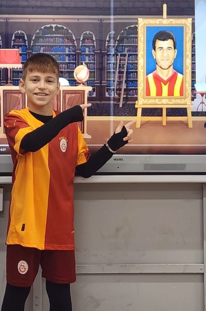 Tarih Yazan Çocuklar - Metin Oktay